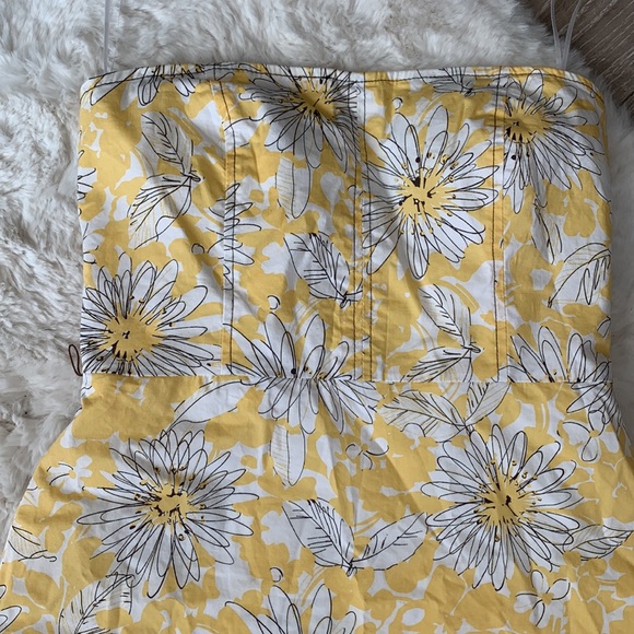Pretty summer Daisy pattern strapless dress, white/yellow RW & Co., size 8 - Picture 2 of 6